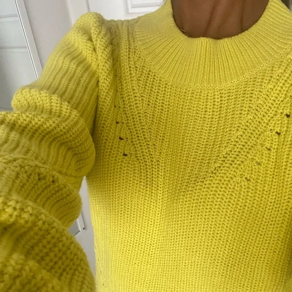 GAP knit sweater , yellow shade NWNT - Picture 9 of 14